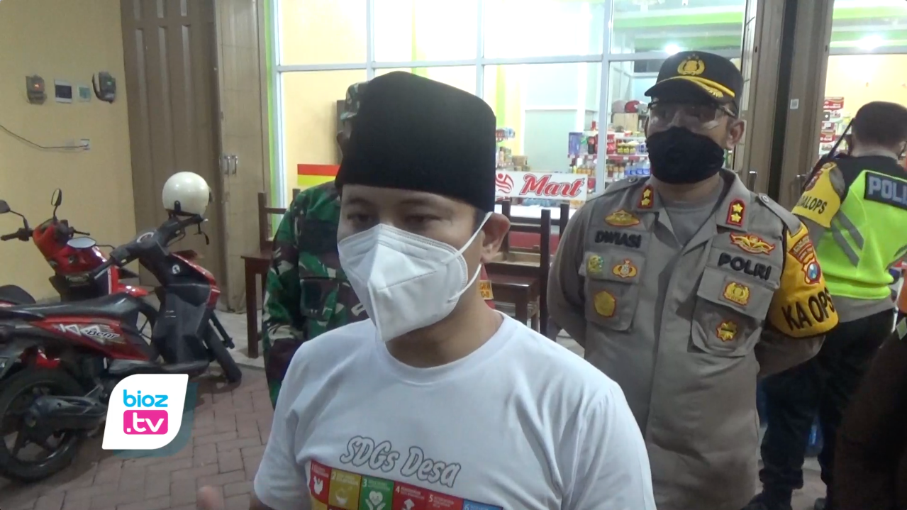 Curva penularan Covid-19 mengalami kenaikan, Bupati Trenggalek minta semua kalangan turut mendukung penerapan pembatasan kegiatan masyarakat (PPKM) darurat. Meski penerapan PPKM darurat ini dirasa kurang mengenakkan, namun ini harus dipatuhi agar penularan virus corona bisa lebih ditekan.