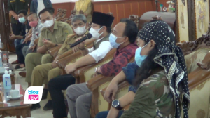 Oknum kepala desa terduga pelaku hate speech terhadap pelaku seni terancam diberhentikan, pasalnya, meski yang bersangkutan sudah meminta maaf, namun kasus hukumnya tetap berjalan. Sementara itu Jika sampai ada penetapan kasus hukum, maka yang bersangkutan bisa disanksi berupa pemberhentian.