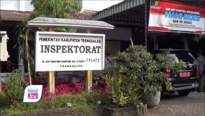 Banyak pegawainya yang terpapar Covid-19, kantor inspektorat Kabupaten Trenggalek akhirnya dilockdown. Akibat kejadian ini seluruh aktivitas kantor ditiadakan hingga 26 Juli mendatang, sedangkan para pegawai lain yang tidak terpapar Covid-19 harus menerapkan bekerja dari rumah atau Work From Home (WFH).