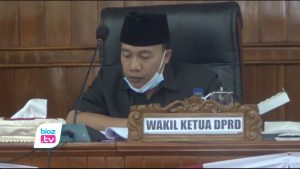 Rapat paripurna ditengah penerapan pemberlakukan pembatasan kegiatan masyarakat (PPKM) darurat, Fraksi Fraksi DPRD Trenggalek sampaikan pandangan umumnya terhadap 2 ranperda baru usulan Bupati. Kedua ranperda itu adalah ranperda tentang RPJMD 2021-2026 dan ranperda retribusi pengujian kendaraan.