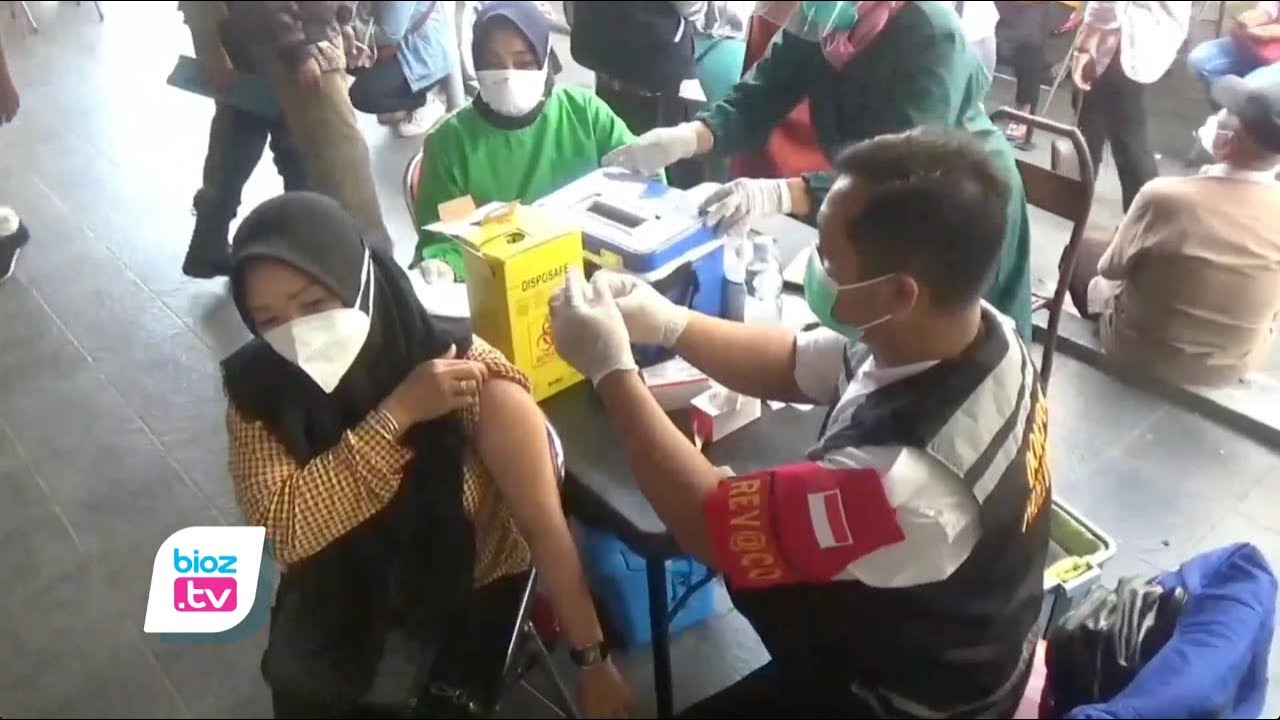 Modal kartu tanda penduduk (KTP) ratusan warga bisa ikuti vaksinasi massal gratis di gerai vaksin presisi Mapolres Trenggalek pada 14 Juli 2021. Kegiatan ini sebagai wujud dukungan terhadap proses percepatan penanganan Covid-19 untuk masyarakat sehat dan pemulihan ekonomi nasional menuju Indonesia maju.