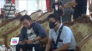 Posting kata kata kotor yang dinilai lukai pelaku seni se indonesia, Kepala Desa Depok, Kecamatan panggul, Kabupaten Trenggalek digruduk perwakilan seniman dari berbagai kota dan Provinsi. Setelah dilakukan mediasi antar pihak, akhirnya yang bersangkutan sampaikan permintaan maafnya dihadapan para seniman.