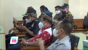 Lagi lagi sekretaris daerah (Sekda) Trenggalek mangkir dari kegiatan hearing bareng kelompok masyarakat di kantor DPRD. Dalam hearing ini, sejumlah kelompok masyarakat pertanyakan terkait rencana Pemerintah daerah ajukan pinjaman ke PT.SMI. Namun hingga agenda yang ke-6 ini sekda terus terusan mangkir. Lagi lagi sekretaris daerah (Sekda) Trenggalek mangkir dari kegiatan hearing bareng kelompok masyarakat di kantor DPRD. Dalam hearing ini, sejumlah kelompok masyarakat pertanyakan terkait rencana Pemerintah daerah ajukan pinjaman ke PT.SMI. Namun hingga agenda yang ke-6 ini sekda terus terusan mangkir.