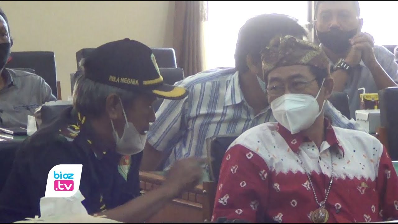 Geram dengan ulah Sekda Trenggalek 6 kali mangkir dari kegiatan hearing terkait rencana Pinjaman daerah ke PT.SMI di gedung DPRD, sejumlah aktivis yang tergabung dalam "Paguyuban Masyarakat Trengggalek" ancam akan kerahkan massa besar besaran jika pada hearing selanjutnya Sekda kembali mangkir.