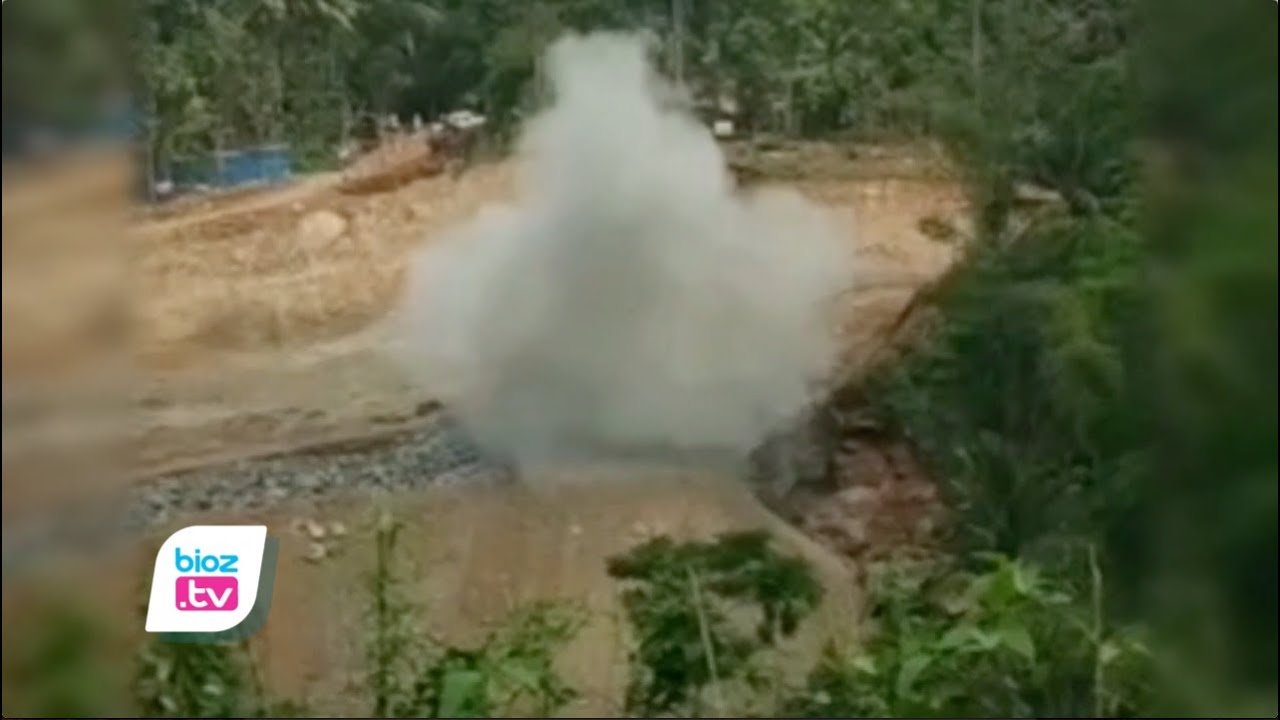 Kegiatan peledakan kawasan perbukitan area proyek Bendungan Bagong Trenggalek justru berdampak rusaknya tempat ibadah dan puluhan rumah warga. Kerusakan ini diakibatkan dari bongkahan bongkahan ledakan batu yang melesat hingga menghujani kawasan permukiman warga Desa Semurup, Kecamatan Bendungan.