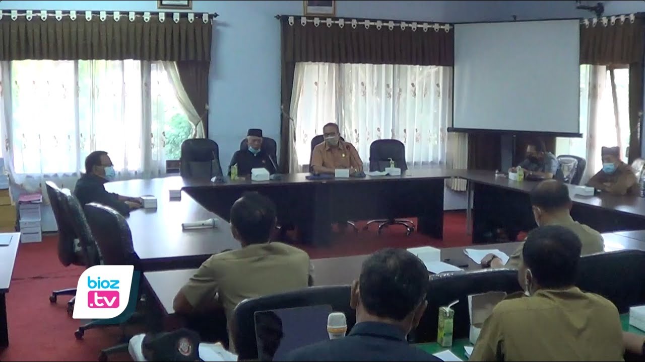 Kepala Desa Ngulanwetan Kecamatan Pogalan wadul DPRD Trenggalek terkait SK Bupati yang dinilai maladministrasi. Komisi 1 pertanyakan legal memorandum terkait tudingan tersebut. Pasalnya, tudingan yang diungkapkan kepala desa itu tanpa dilengkapi dengan data atau dasar hukum yang menjadi rujukan.