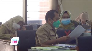 Kegiatan pelatihan kerja dengan anggaran ratusan juta rupiah diduga mendahului PAK dan berpotensi ditolak Komisi 2 DPRD Trenggalek. Dinas perindustrian dan tenaga kerja (Disperinaker) beralasan jika kegiatan itu merupakan kegiatan prioritas. Sementara itu jika harus menunggu PAK justru tidak bisa melaksanakan. Kegiatan pelatihan kerja dengan anggaran ratusan juta rupiah diduga mendahului PAK dan berpotensi ditolak Komisi 2 DPRD Trenggalek. Dinas perindustrian dan tenaga kerja (Disperinaker) beralasan jika kegiatan itu merupakan kegiatan prioritas. Sementara itu jika harus menunggu PAK justru tidak bisa melaksanakan.