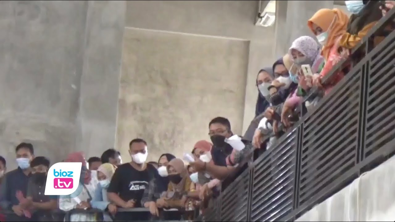 Disediakan fasilitas tes usap atau rapid tes antigen gratis, ratusan calon peserta uji kompetensi seleksi pegawai pemerintah dengan perjanjian kerja (P3K) formasi guru, serbu gedung olahraga (GOR) Kabupaten Trenggalek. Tes usap gratis ini hanya diperuntukkan bagi calon peserta seleksi yang ber KTP Trenggalek