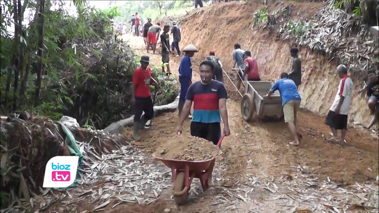 Semangat kepedulian dimasa Pandemi Covid-19, paguyuban masyarakat Dusun Kedungdowo (Pandowo) Desa Bendoagung, Kecamatan Kampak, Trenggalek, Bangun sendiri infrastruktur jalan menuju Tempat Pemakaman Umum didaerahnya. Selain itu, mereka juga rutin berikan santunan terhadap warga yang berduka.
