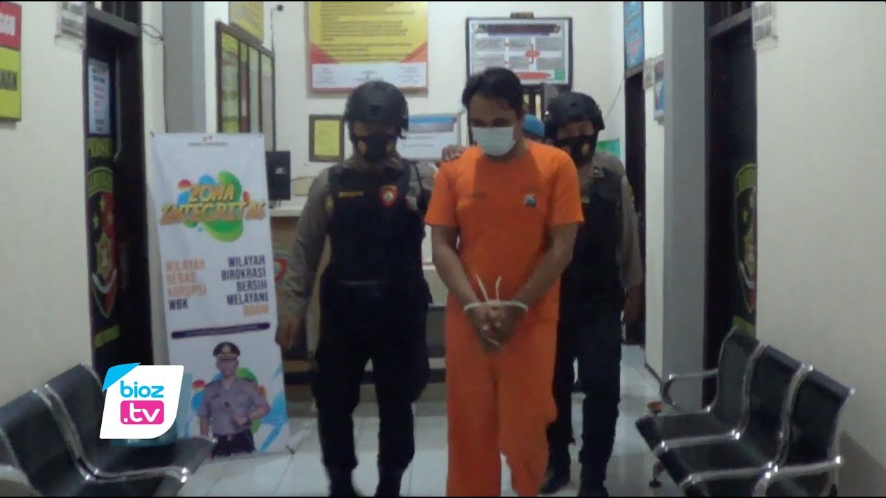 Digrebek saat layani hubungan badan bertiga atau threesome di salah satu Hotel yang ada di Kabupaten Trenggalek, pria asal Kecamatan Mojoroto, Kota Kediri mengaku senang saat melihat istrinya melayani pria lain dengan bertiga. Layanan prostitusi online ini dilakukan hingga berbagai kota yang ada di Jawa Timur.