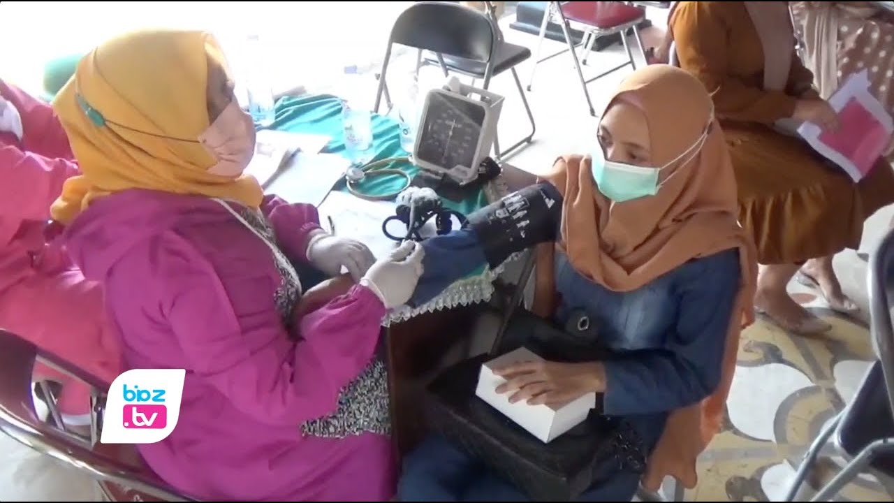 Antisipasi terjadinya resiko paparan Covid-19, Ratusan ibu hamil mulai jadi sasaran Vaksinasi tim penggerak PKK Trenggalek. Kegiatan penyuntikan vaksin dosis pertama ini dilakukan secara serentak di 14 Kecamatan. dengan jumlah peserta terbanyak di Pendopo Manggala Praja Nugraha Kabupaten Trenggalek.