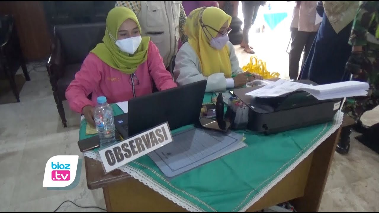 Vaksinasi Covid-19 terhadap ibu hamil, usia kehamilan menjadi salah satu syarat penentu apakah yang bersangkutan boleh menjalani suntik vaksin atau tidak. Vaksinasi ini bisa dilakukan jika usia kehamilannya minimal sudah 12 minggu. Sedangkan suntik vaksin kedua harus dilakukan sebelum usia kehamilan 33 minggu.