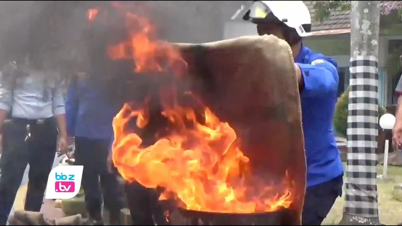 Antisipasi kejadian kebakara seperti di Laps Tangerang yang menewaskan 49 orang pada beberapa waktu lalu, Petugas rumah tahanan (Rutan) Kelas 2B Trenggalek dilatih tekhnik penanggulangan kebakaran. Pada pelatihan ini, para sipir penjara diajarkan teknik pemadaman api dan pengguna sejumlah peralatan damkar.