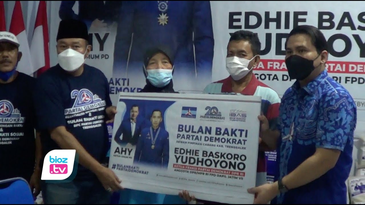 Sambut hari ulang tahun ke-20 Partai Demokrat, DPC Trenggalek bersama Mas Ibas bagi bagi ribuan sembako dan vitamin bagi warga terdampak pandemi . Sebagai wujud kepedulian terhadap penanganan Covid-19, Partai Demokrat juga menggelar vaksinasi gratis bagi warga Trenggalek.