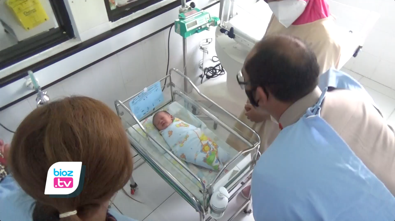 Tunggu kesehatannya membaik, bayi laki laki yang ditemukan warga di Desa Panggungsari, Kecamatan Durenan, Trenggalek akan diserahkan ke DInas Sosial Provinsi Jawa Timur. Jika dalam kurun waktu sekitar 6 bulan tidak ditemukan orang tuanya, maka akan dilakukan sistem adopsi sesuai peraturan yang berlaku.