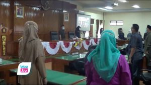 Kebut capaian penyelesaian pembahasan rancangan peraturan daerah (Ranperda, DPRD Trenggalek mulai selesaikan belasan ranperda dengan nota. Artinya pembahasan belasan ranperda itu sudah mencapai setengah dari proses yang dilakukan. Selanjutnya, belasan ranperda itu akan dibahasa lebih detail ditingkat Pansus.