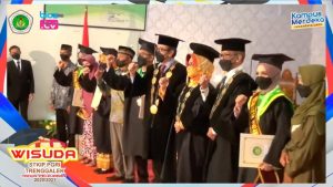 Pada Tahun 2021 ini untuk yang ke- 40 kalinya STKIP PGRI Trenggalek menyelenggarakan wisuda sarjana strata satu (S1) sebagai salah satu bentuk akuntabilitas kepada masyarakat luas. Sebagai Lembaga Pendidikan Tenaga Kependidikan (LPTK) yang TERAKREDITASI, pada acara wisuda kali ini, STKIP PGRI Trenggalek mewisuda 115 wisudawan, yang terdiri atas lima program studi