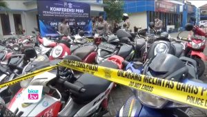 Grebek balap liar Kecamatan Pogalan, jajaran Satlantas Polres Trenggalek angkut puluhan motor penonton hingga motor yang digunakan untuk balap liar. Mereka yang terlibat dalam belap liar ini mayoritas masih anak dibawah umur. Motor yang diangkut baru bisa dimbil pada tahun 2022 mendatang.