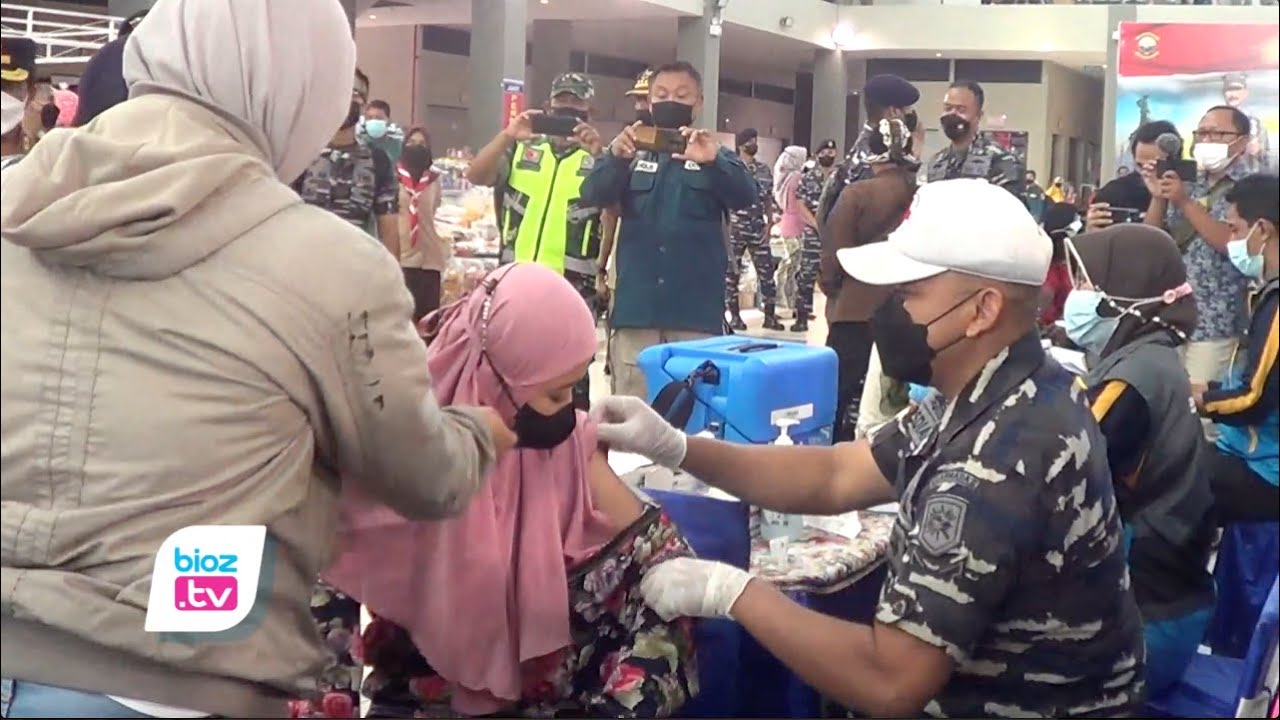 Capaian vaksinasi massal dosis pertama di Kabupaten Trenggalek menyentuh angka 65%, Pemerintah targetkan sebelum Tahun Baru Tahun 2022 level PPKM Trenggalek bisa turun menjadi level 1. untuk mencapai level itu, capaian vaksinasi yang harus dipenuhi tinggal sekitar 5%, atau sekitar 30.000 dosis.