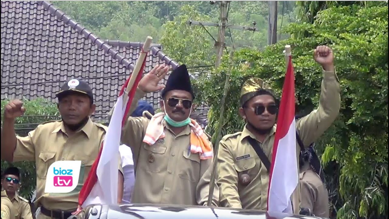 Tolak Perpres 104 tentang Rincian Anggaran Pendapatan Dan Belanja Negara Tahun 2022. Ribuan perangkat Desa dan kepala desa se kabupaten Trenggalek long march gruduk kantor DPRD dan Pendopo. Pasalnya, Perpres 104 tersebut dinilai akan menghambat proses pembangunan ditingkat desa.