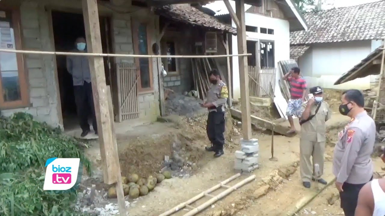 Terdampak tanah gerak pasca diguyur hujan lebat selama beberapa waktu terakhir, sejumlah kawasan perumahan warga Desa Gamping, Kecamatan Suruh, Kabupaten Trenggalek, Jawa Timur ambles. Warga yang tinggal disekitar lokasi diimbau untuk lebih berhati-hati dan waspada terhadap ancaman tanah gerak susulan.