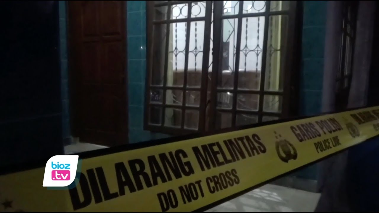 Diduga deoresi, pemuda 25 Tahun asal Desa Ngadisuko, Kecamatan Durenan, Kabupaten Trenggalek, Jawa Timur, nekat akhiri hidupnya dengan gantung diri di rumah. sebelum gantung diri, korban juga sempat menyayat kedua tangannya dengan pisau dapur. Korban di kenal pendiam dan jarang keluar rumah