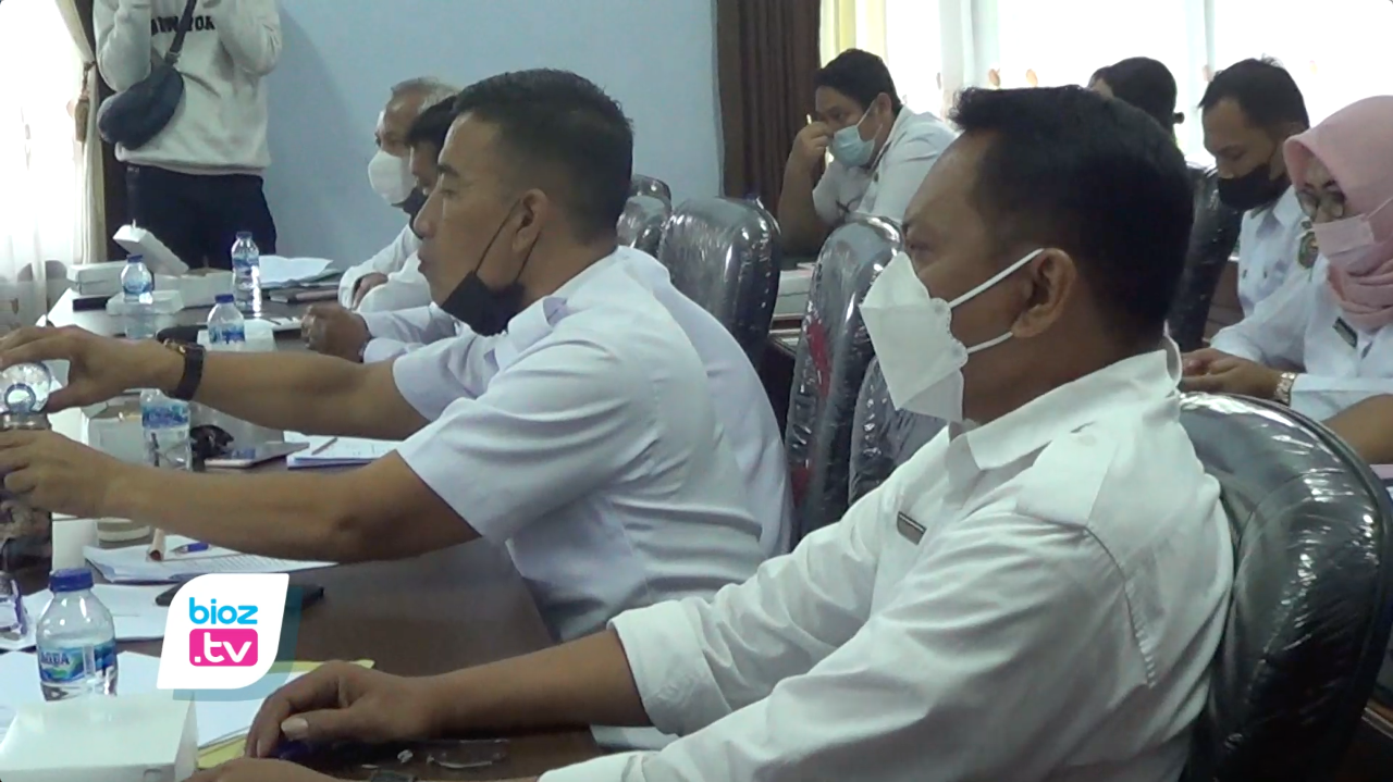 Sejumlah kursi jabatan eselon 2 di Kabupaten Trenggalek masih dibiarkan kosong, Komisi 1 DPRD Trenggalek sentil badan kepegawaian daerah (BKD). Komisi 1 juga meminta bupati segera bertindak agar kekosongan jabatan tersebut bisa terisi pejabat definitif. Pasalnya, saat ini kekosongan itu masih diisi oleh PLT.