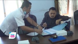 Dampak rencana perombakan susunan alat kelengakapan DPRD (AKD). Badan Musyawarah (Banmus) DPRD Trenggalek tambahkan 1 agenda baru pada program kerjanya. Agenda tersebut yaitu rapat paripurna penetapan pergeseran kenaggotaan AKD yang diselenggarakan pada minggu pertama bulan januari.