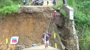 Jembatan putus penghubung antar Kabupaten Trenggalek dan Kabupaten Ponorogo yang ada di Kecamatan Pule akan dibangun tahun ini. Pasalnya, jembatan tersebut sudah diusulkan ke Badan Nasional Penanggulangan Bencana (BNPB) dan sudah disetujui pada akhir Tahun 2021 lalu.