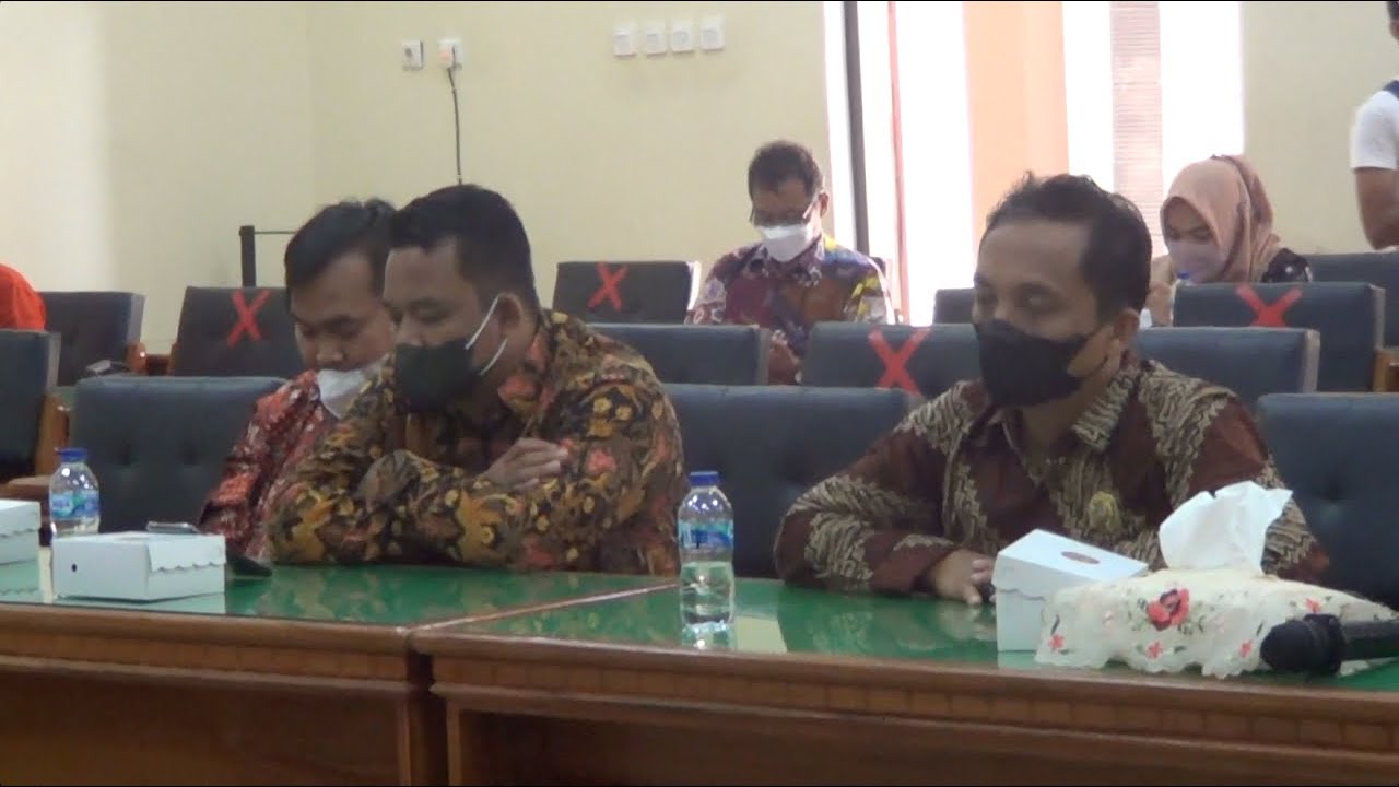 Study referensi ke kantor DPRD Trenggalek, rombongan DPRD Kulonprogo gali informasi seputar evaluasi kinerja alat kelengkapan dewan (AKD). Dalam kunjungannya ini, mereka juga mengajak badan kehormatan (BK) dan badan musyawarah (Banmus). Hasilnya diketahui masih ada kesamaan dalam sejumlah kebjakan.