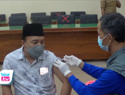 Antisipasi Penyebaran Omicron, Puluhan Anggota DPRD Trenggalek Jalani Vaksinasi Booster