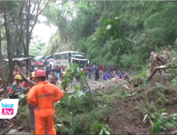 Valentine Day, Jalan Nasional Trenggalek-Ponorogo Tertimbun Longsor 5 Titik