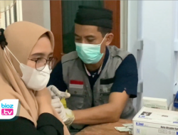 Kejar Target Saat Ramadhan, Vaksinasi Covid-19 di Trenggalek Rad Show Mushola Malam Hari