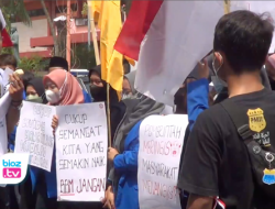 Temui Massa Demo DIjalanan, DPRD Trenggalek Sepakat Dengan Tuntutan Mahasiswa