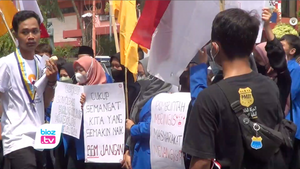 Temui Massa Demo DIjalanan, DPRD Trenggalek Sepakat Dengan Tuntutan Mahasiswa
