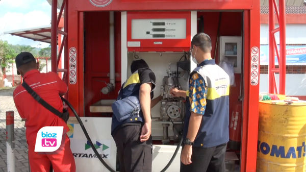 Pemeriksaan Pertashop di Trenggalek, Petugas Temukan Pompa Ukur BBM Mati Tera Tetap Digunakan