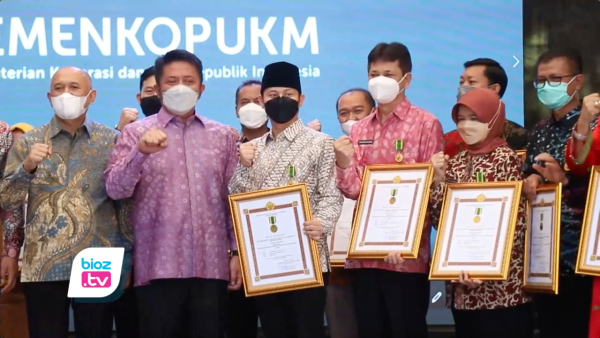 Jadi Pendongkrak UMKM & Koperasi, Bupati Trenggalek Diganjar Penghargaan Dari Kementerian
