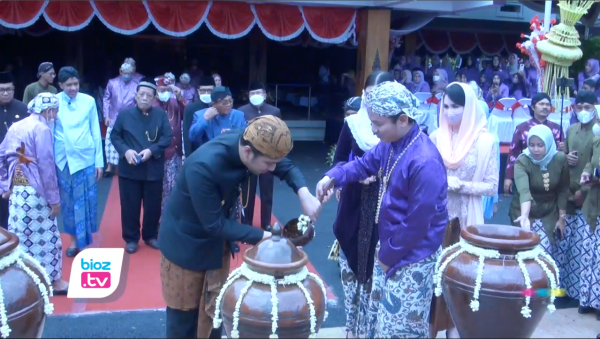 Momen Hari jadi Trenggalek Ke-828, Emil Dardak & Mas Ipin Reunian Basuh Air Suci
