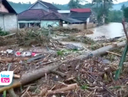 3 hari terakhir, Banjir di Trenggalek Terjang 6 Kecamatan, Timbunan Longsor Landa 8 Kecamatan 3 hari terakhir, Banjir di Trenggalek Terjang 6 Kecamatan, Timbunan Longsor Landa 8 Kecamatan