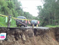 Diguyur Hujan, Jalan Kampak-Munjungan di Trenggalek Ambrol 20 Meter, Rumah Warga Terancam