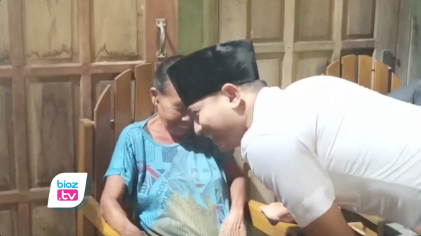 Antarkan KIS Ke Rumah Warga, Bupati Trenggalek Justru Temukan Warga Lain Yang Kronis