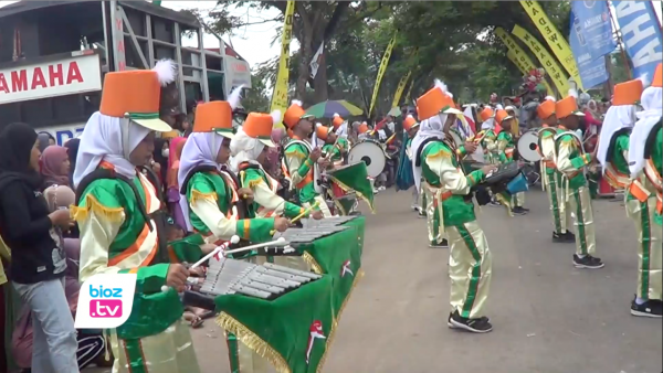 Tampilkan Atraksi Unik, Parade Drumband Nusantara Guncang Peringatan 1 Abad NU di Trenggalek