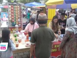 Jemput Waktu Buka Puasa, Intip Asyiknya Berburu Takjil di Lapak Parkiran Pasar Pon Trenggalek