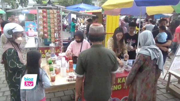 Jemput Waktu Buka Puasa, Intip Asyiknya Berburu Takjil di Lapak Parkiran Pasar Pon Trenggalek