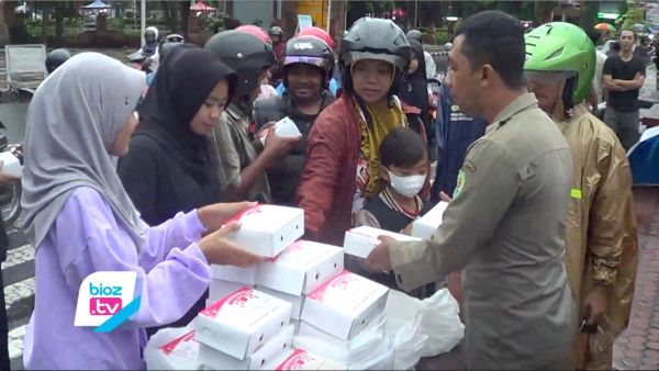 Sajikan Nasi Ayam Rempah Selama Ramadhan, Spot Takjil Gratis di Trenggalek 1 Menit Auto Habis .jpeg