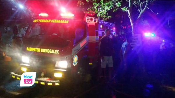 Rumah Produksi Telur Asin & Studio Foto di Trenggalek Hangus Dilalap Si Jago Merah.jpeg