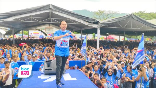 Edhy Baskoro Yudhoyono Bersama Simpatisan dan Pendukungnya di Trenggalek