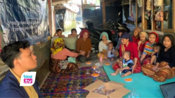 Dampingi UMKM Desa Cipinang, Mahasiswa ITB-AD di Bogor Dongkrak Pemasaran Kripik Pisang