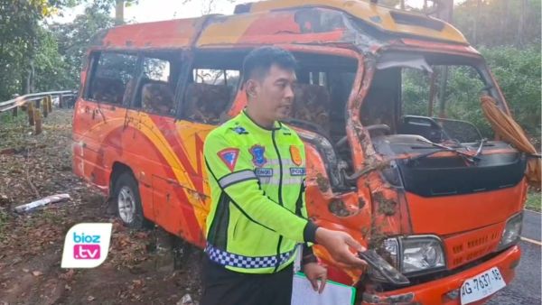 Pulang dari Pacitan, Rombongan Wisata Asal Kediri Terbalik di