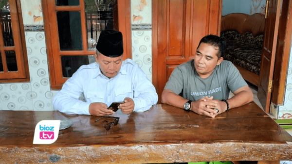 Meski Kepala Desa Sukowetan, kecamatan karangan kliam iuran tidak wajib, pengadaan mobil siaga di des tersebut menuai kontroversi.